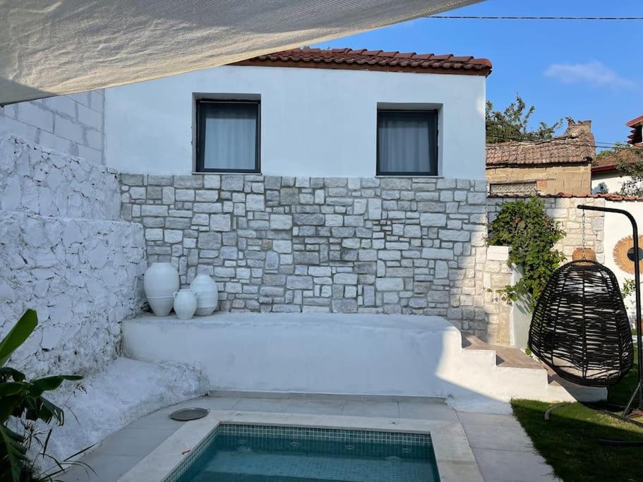 Oezel Havuzlu Kiralik Tas Villa Kusadası Exterior foto